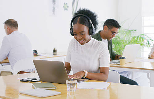 Une marque qui sait ce qu’elle représente attire naturellement l’attention. Les valeurs de marque Lyon servent de boussole pour toutes