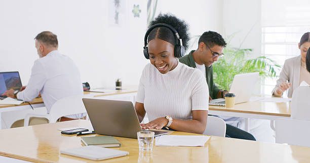 Une marque qui sait ce qu’elle représente attire naturellement l’attention. Les valeurs de marque Lyon servent de boussole pour toutes